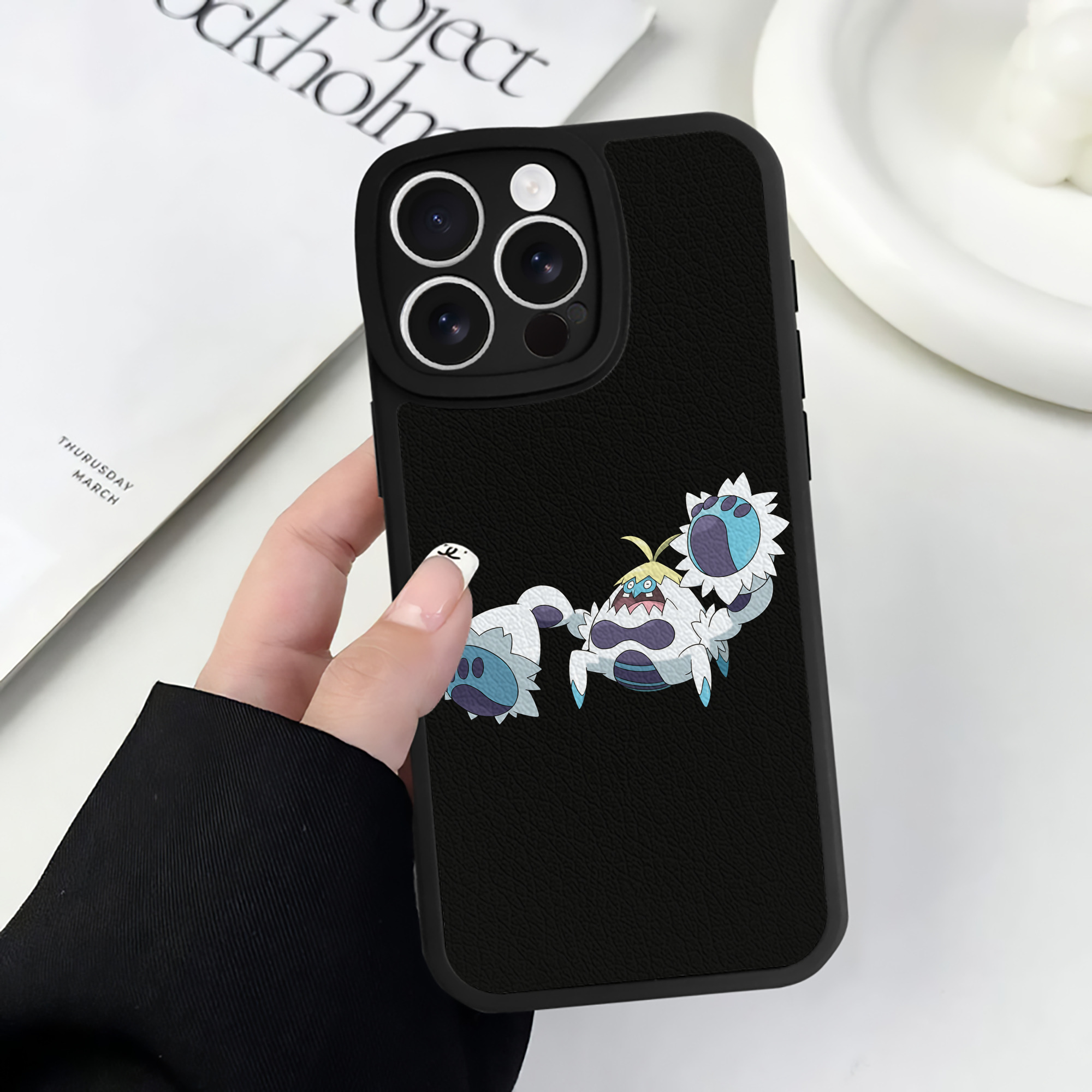 （画像用） ポケットモンスター Pokémon 【iPhone 16シリーズ対応】シリコンスマホケース（レザー調） 材質：シリコン